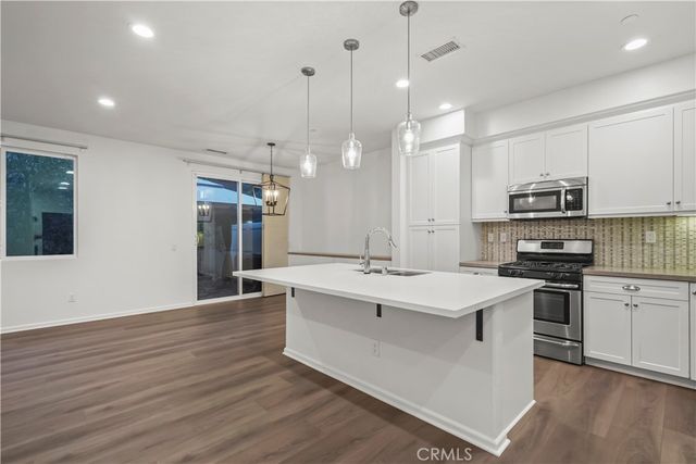 7619 N Patriot Way, Van Nuys, CA 91405