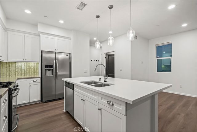 7619 N Patriot Way, Van Nuys, CA 91405