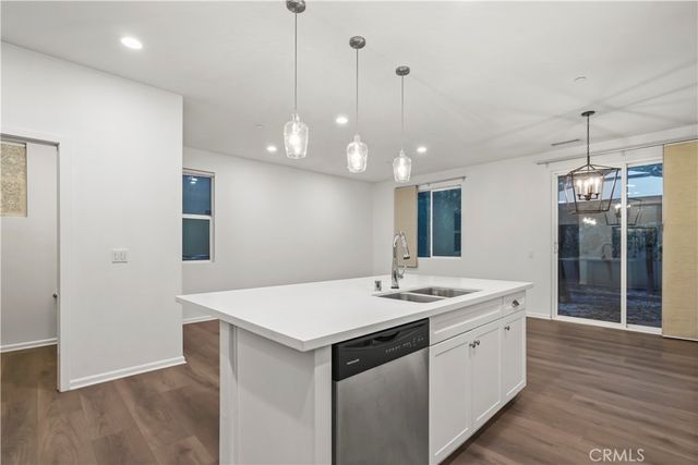 7619 N Patriot Way, Van Nuys, CA 91405