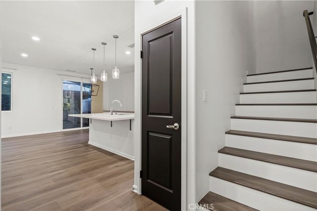 7619 N Patriot Way, Van Nuys, CA 91405