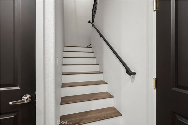 7619 N Patriot Way, Van Nuys, CA 91405