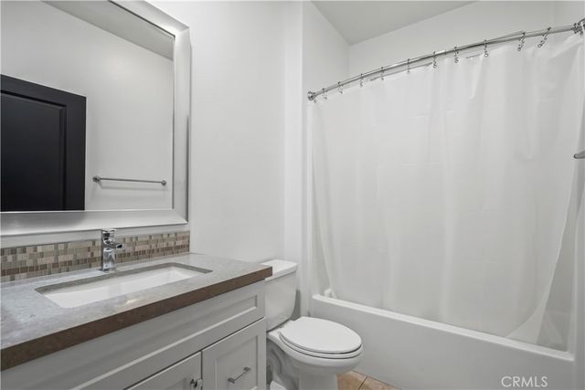 7619 N Patriot Way, Van Nuys, CA 91405