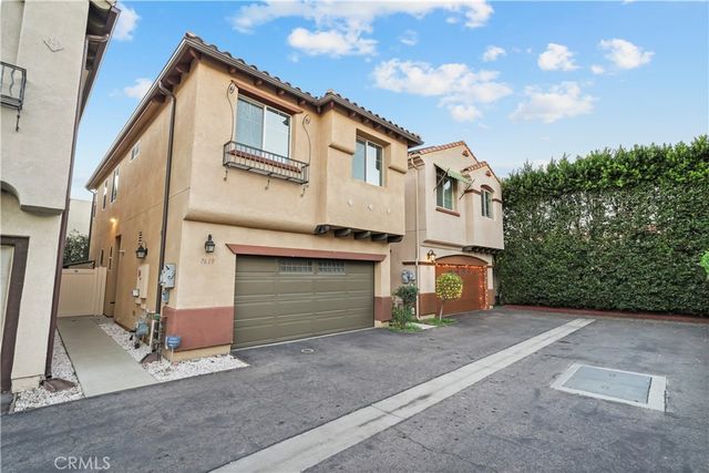 7619 N Patriot Way, Van Nuys, CA 91405