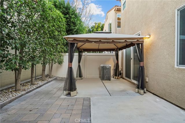 7619 N Patriot Way, Van Nuys, CA 91405