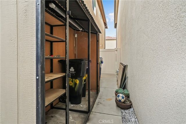 7619 N Patriot Way, Van Nuys, CA 91405