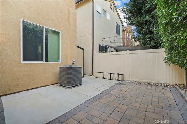 7619 N Patriot Way, Van Nuys, CA 91405