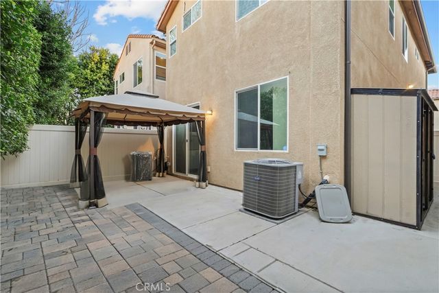 7619 N Patriot Way, Van Nuys, CA 91405