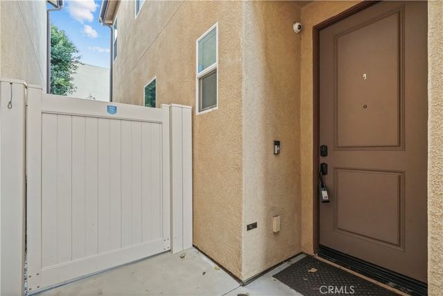 7619 N Patriot Way, Van Nuys, CA 91405