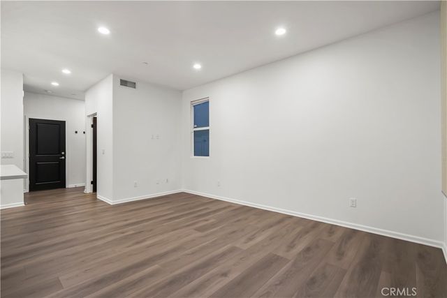 7619 N Patriot Way, Van Nuys, CA 91405