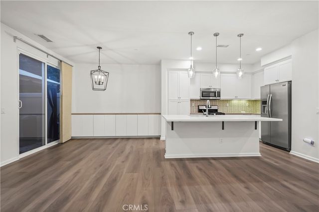 7619 N Patriot Way, Van Nuys, CA 91405