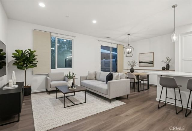 7619 N Patriot Way, Van Nuys, CA 91405