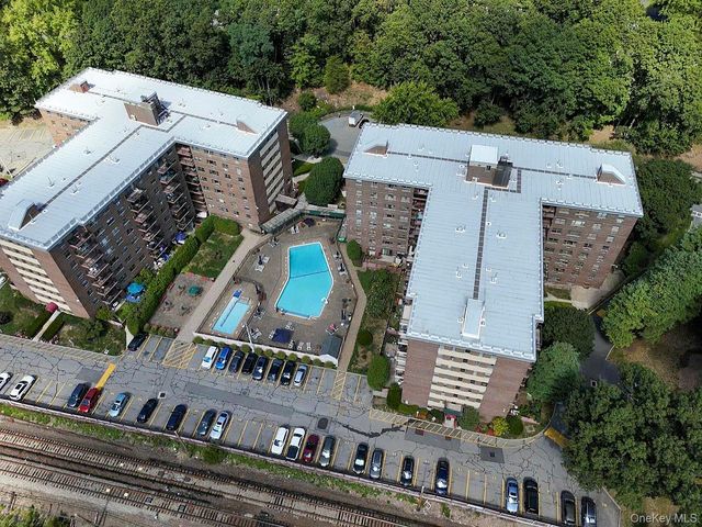 200 Diplomat Drive 8B, Mount Kisco, NY 10549