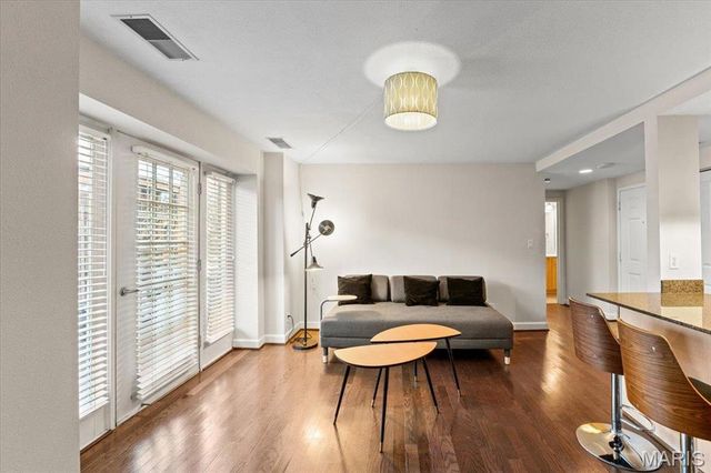 5330 Pershing Avenue 205, St Louis, MO 63112