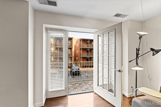 5330 Pershing Avenue 205, St Louis, MO 63112