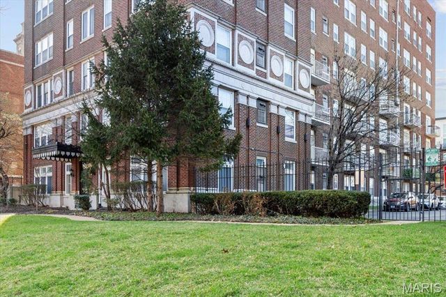 5330 Pershing Avenue 205, St Louis, MO 63112