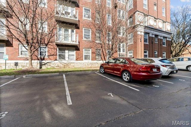 5330 Pershing Avenue 205, St Louis, MO 63112