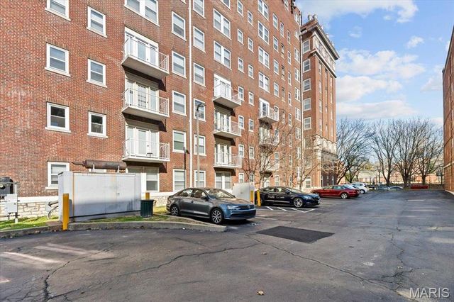 5330 Pershing Avenue 205, St Louis, MO 63112