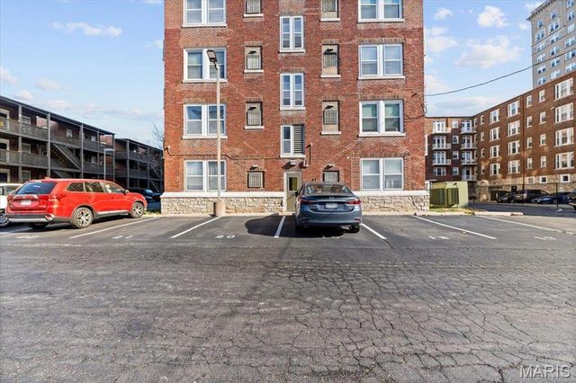 5330 Pershing Avenue 205, St Louis, MO 63112