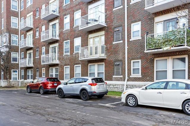 5330 Pershing Avenue 205, St Louis, MO 63112