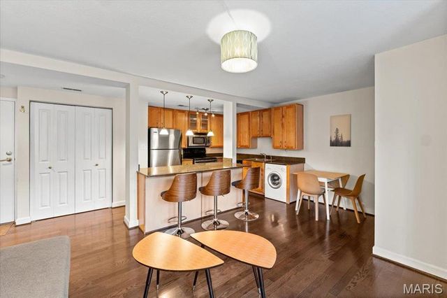 5330 Pershing Avenue 205, St Louis, MO 63112