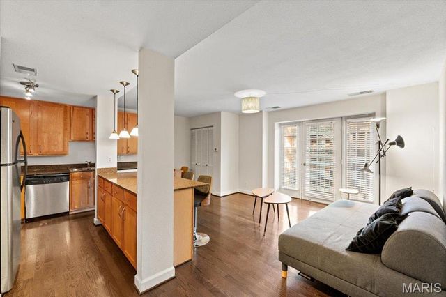 5330 Pershing Avenue 205, St Louis, MO 63112