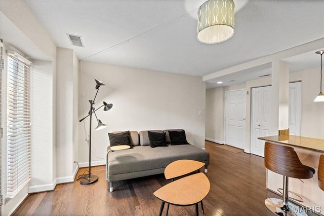 5330 Pershing Avenue 205, St Louis, MO 63112