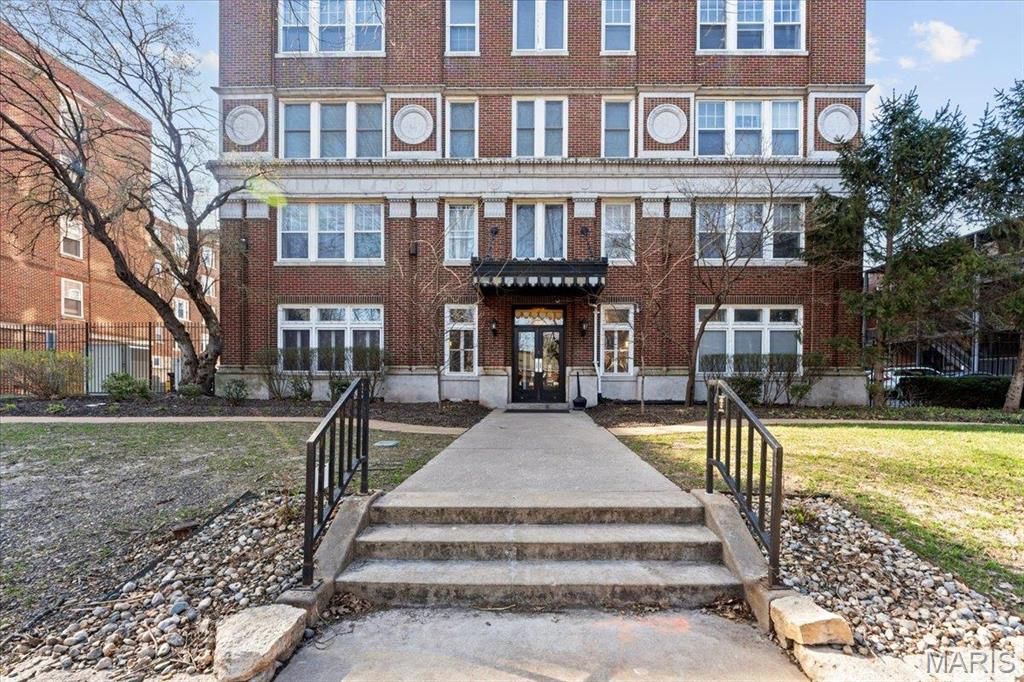 5330 Pershing Avenue 205, St Louis, MO 63112