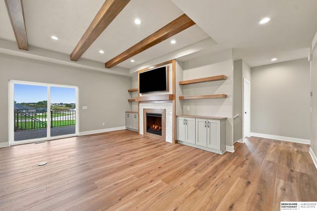 9520 Delano Drive, Lincoln, NE 68516