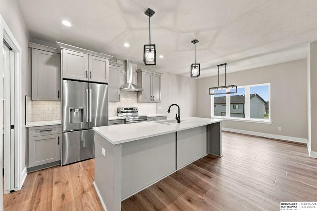 9520 Delano Drive, Lincoln, NE 68516