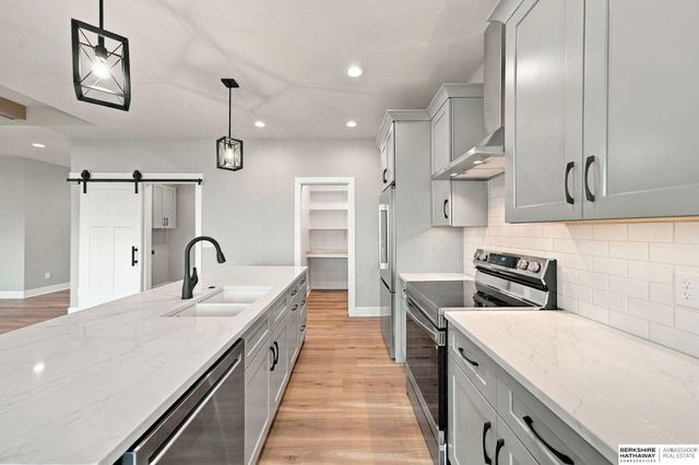 9520 Delano Drive, Lincoln, NE 68516