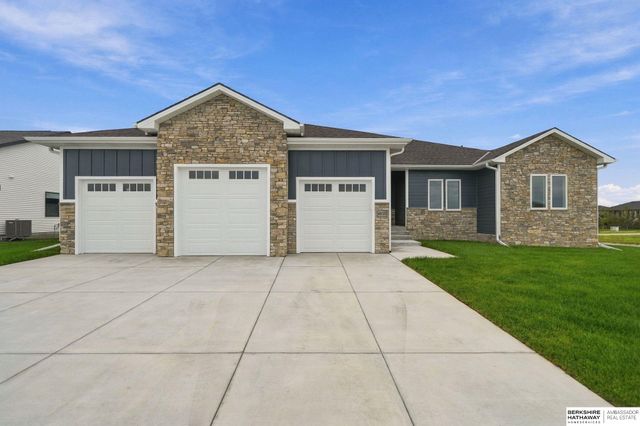 9520 Delano Drive, Lincoln, NE 68516
