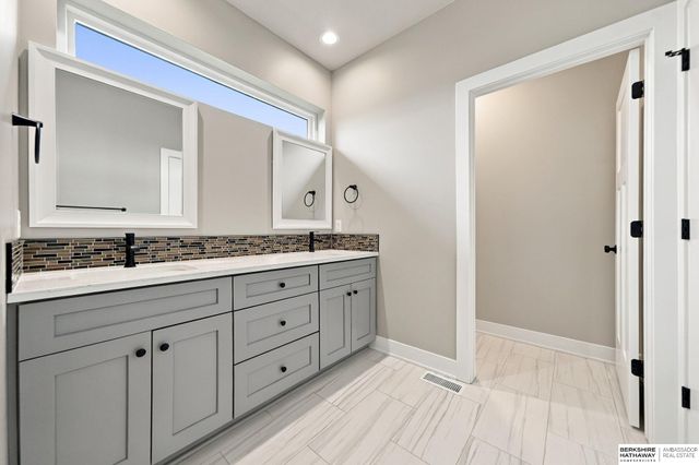 9520 Delano Drive, Lincoln, NE 68516