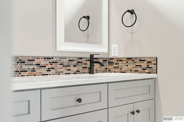 9520 Delano Drive, Lincoln, NE 68516