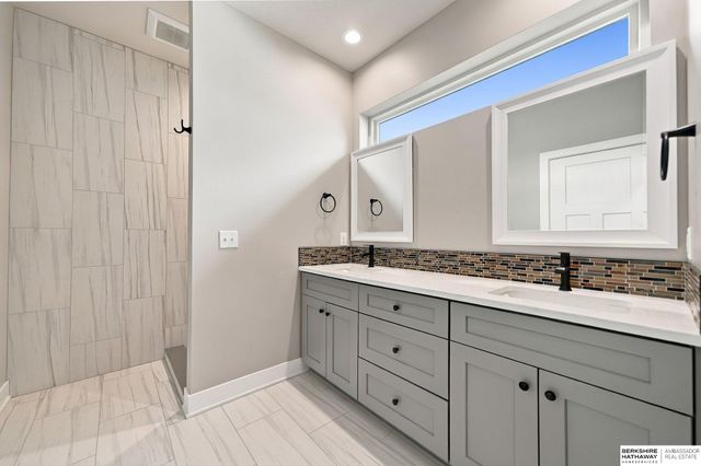 9520 Delano Drive, Lincoln, NE 68516