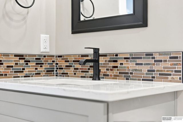 9520 Delano Drive, Lincoln, NE 68516