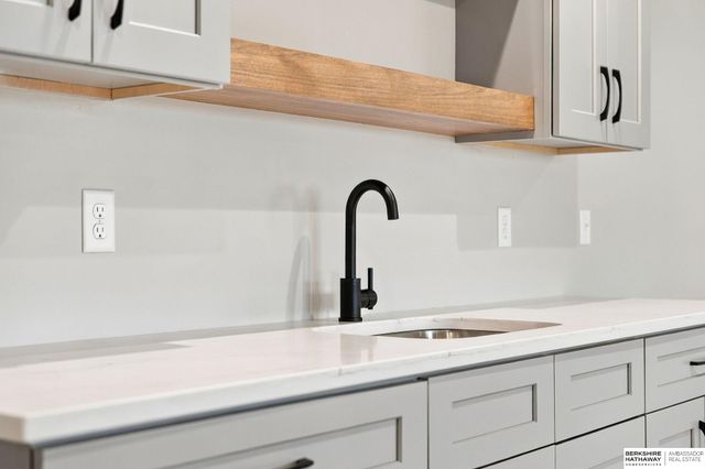 9520 Delano Drive, Lincoln, NE 68516