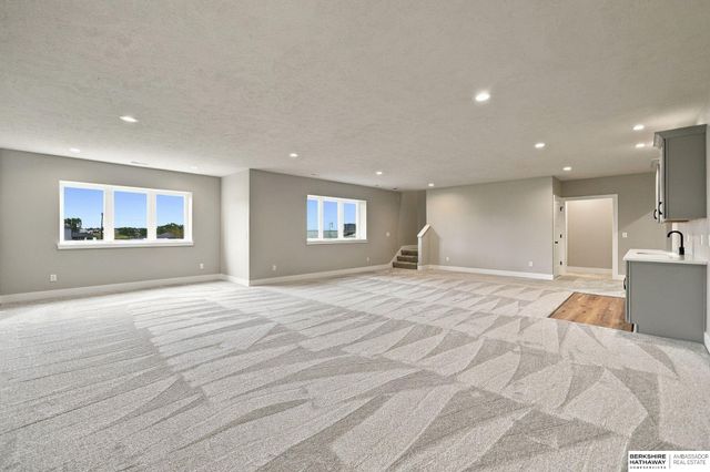 9520 Delano Drive, Lincoln, NE 68516