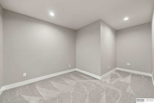 9520 Delano Drive, Lincoln, NE 68516