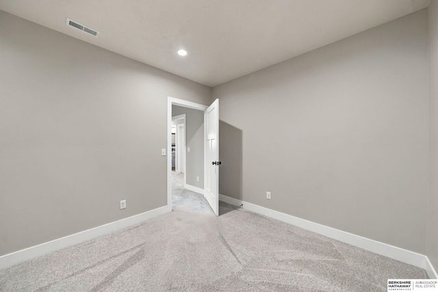 9520 Delano Drive, Lincoln, NE 68516