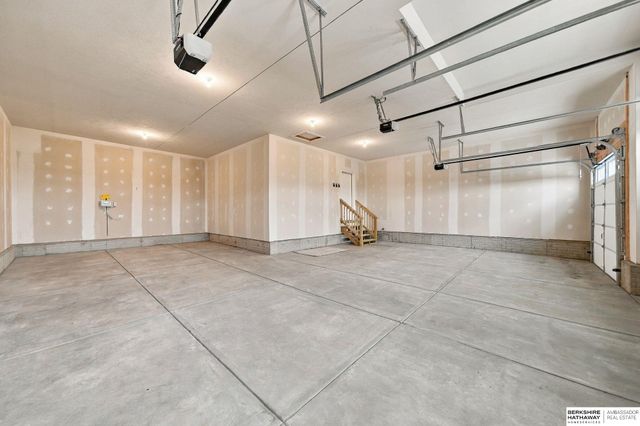 9520 Delano Drive, Lincoln, NE 68516