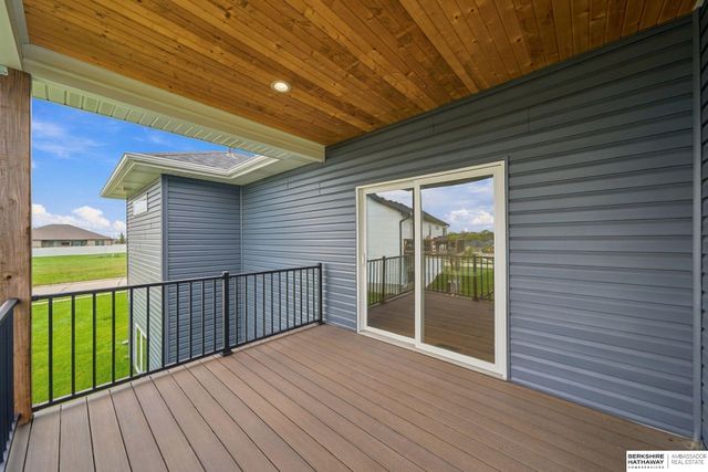 9520 Delano Drive, Lincoln, NE 68516