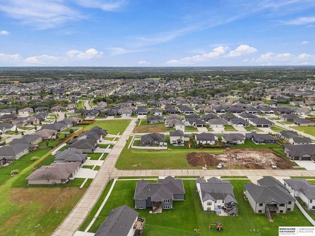 9520 Delano Drive, Lincoln, NE 68516