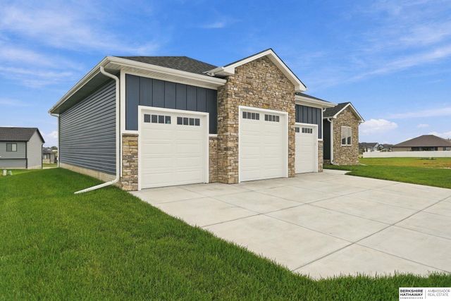 9520 Delano Drive, Lincoln, NE 68516