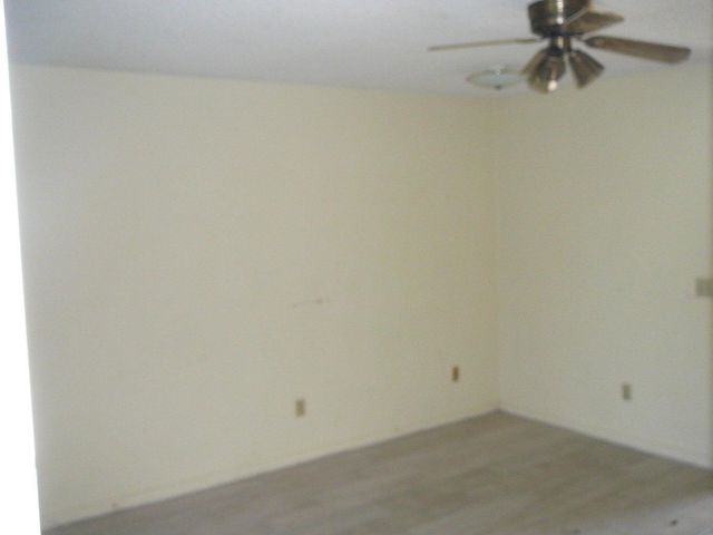 617 Ixoria Avenue 15, Fort Pierce, FL 34982