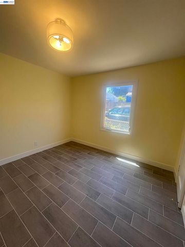 5152 Hilltop Dr, El Sobrante, CA 94803