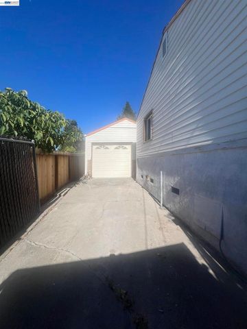 5152 Hilltop Dr, El Sobrante, CA 94803