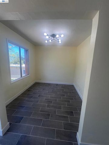 5152 Hilltop Dr, El Sobrante, CA 94803