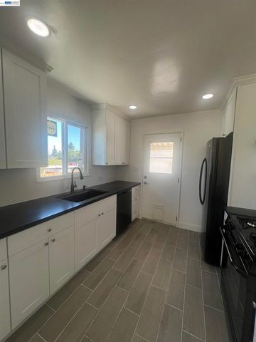 5152 Hilltop Dr, El Sobrante, CA 94803