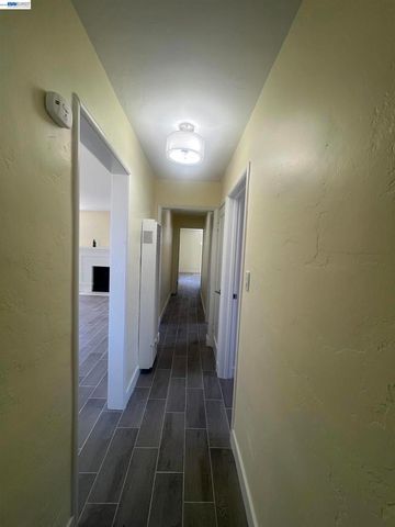 5152 Hilltop Dr, El Sobrante, CA 94803