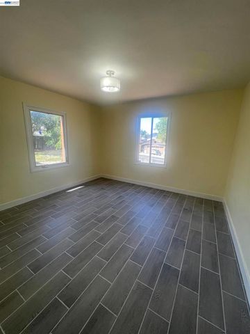 5152 Hilltop Dr, El Sobrante, CA 94803
